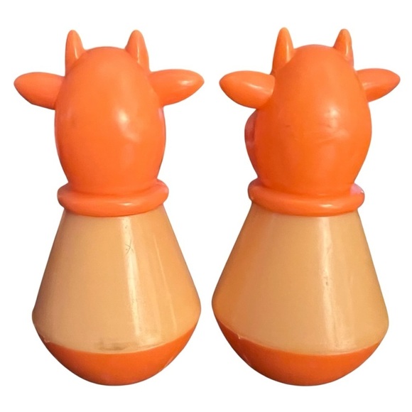 Vintage Cow Salt & Pepper Shaker Set Retro 70s Orange Cream Plastic Retro Kitsch - Picture 3 of 8